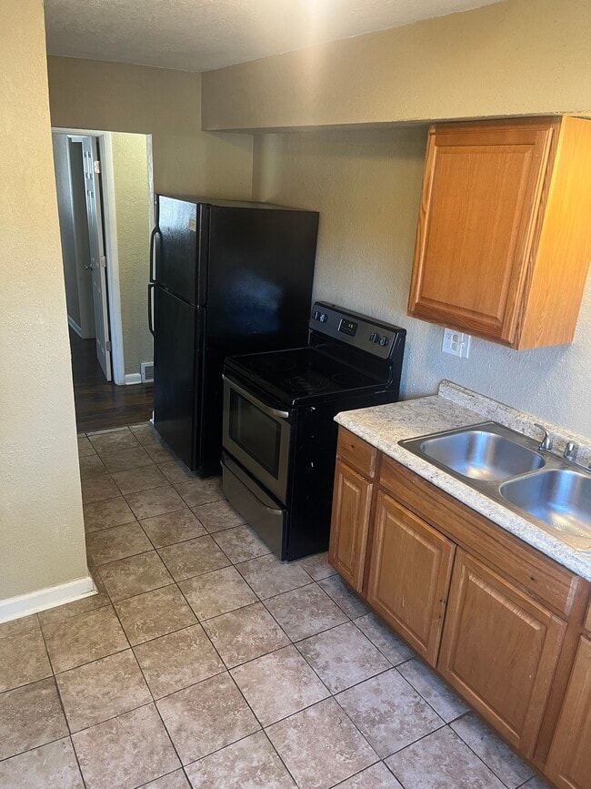 Foto del edificio - 6615 W Keefe Avenue Pky