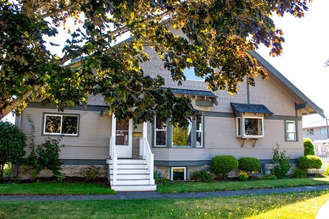 Building Photo - 4 Bedroom, 2 Bathroom House in Lynden with Fenced Yard
