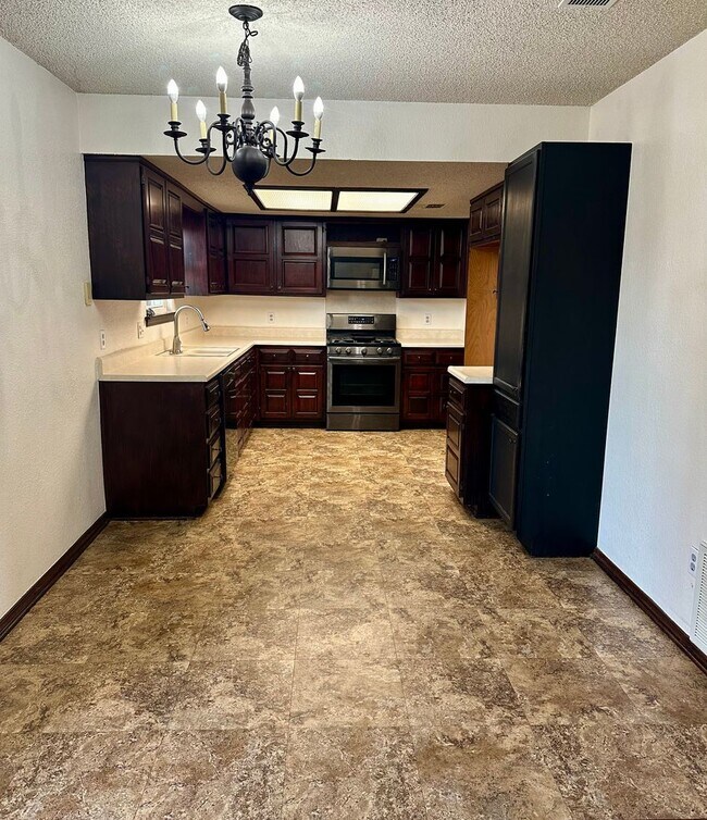 Building Photo - 4112 W Quincy Ct