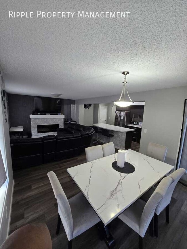 Building Photo - Modern 3 Beds, 2.5 Baths TownHouse | 1 Pet...
