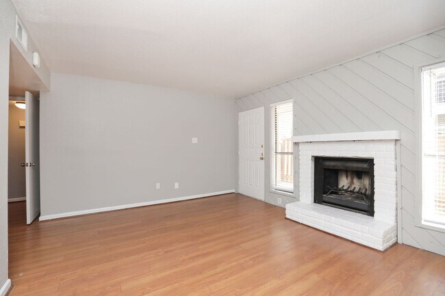 Foto del edificio - 2100 Wilcrest Dr