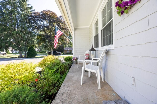 Building Photo - Charming 3-Bedroom Home in a Peaceful Neig...