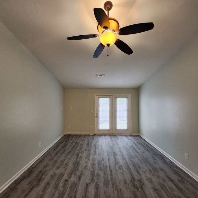 Foto del edificio - 5061 Wheeler Lake Rd