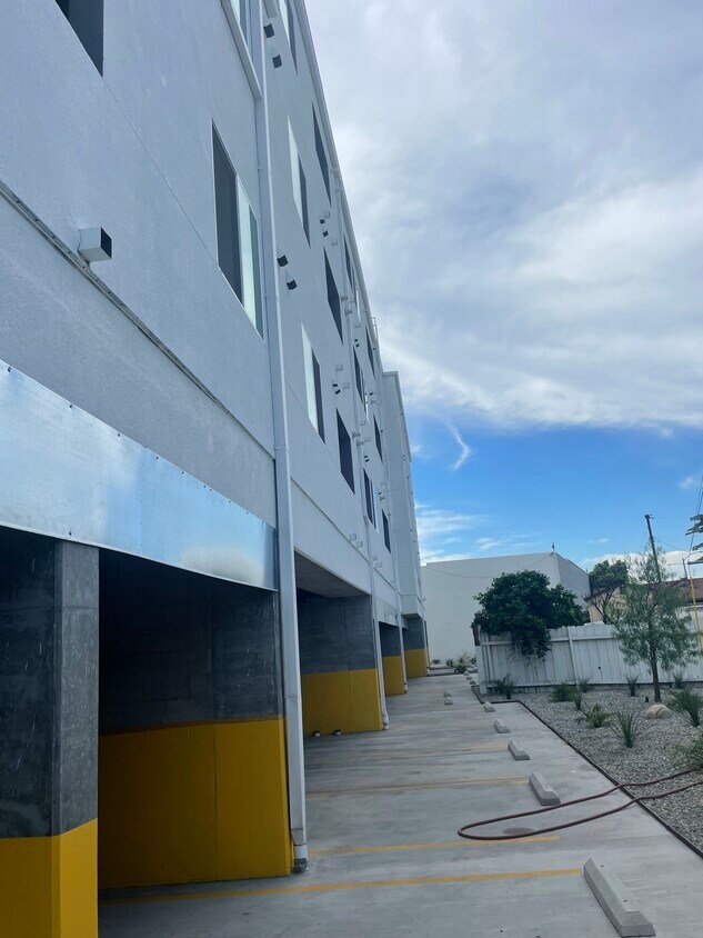 Building Photo - 8405 Glenoaks Blvd