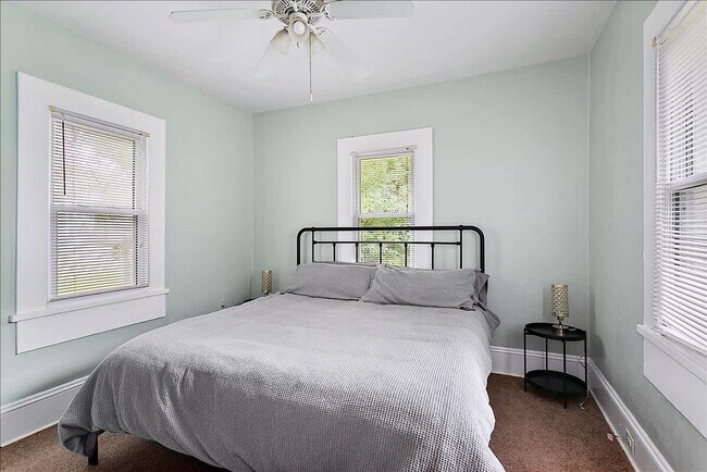 Foto del edificio - 1566 Landon Ave