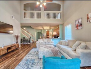 Building Photo - 2706 Lakecrest Way Dr