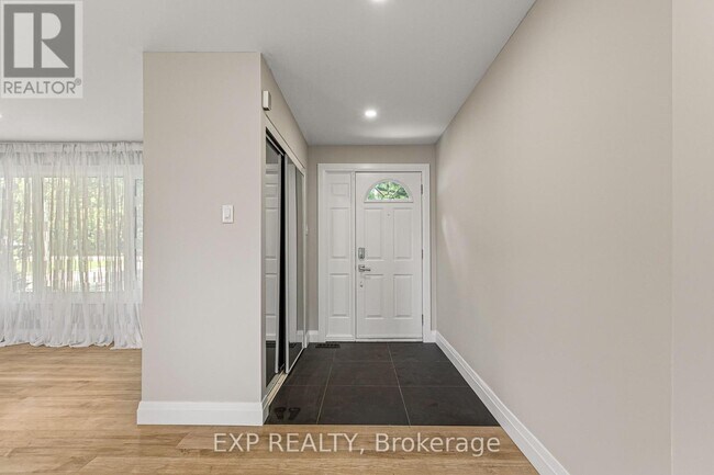 Building Photo - 10 Queen Anne Crescent