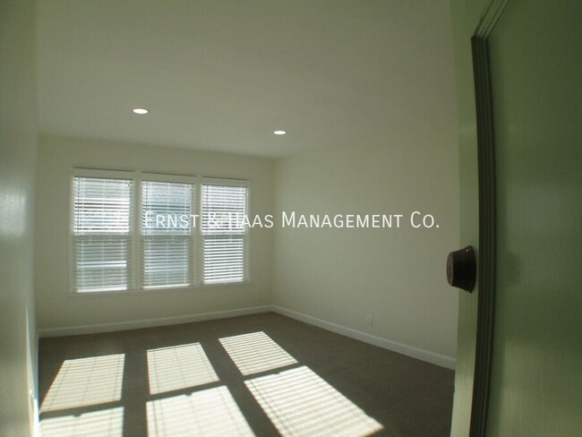 Building Photo - Lovely 1 Bedroom Apartment in Prime Bixby ...