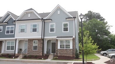Building Photo - 302 Old Grove Ln