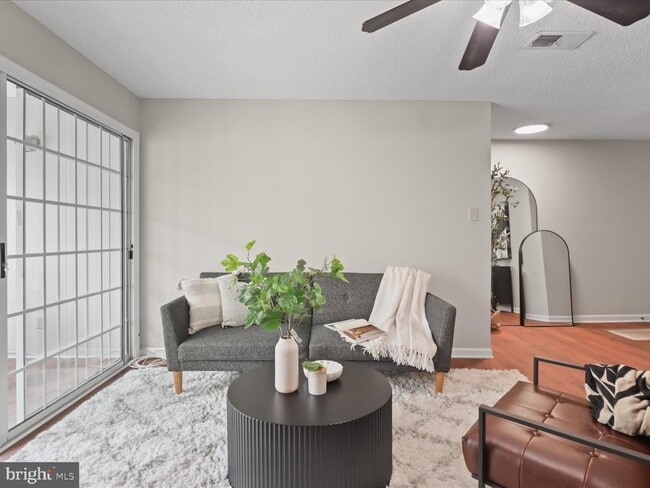 Building Photo - 12105 Green Leaf Ct