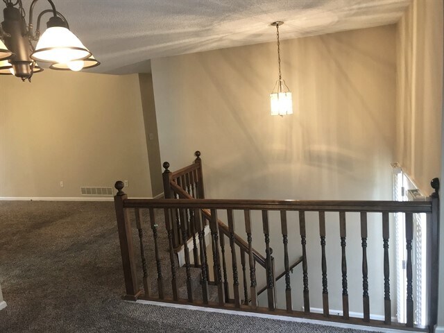 Building Photo - 4718 Vineyard Court SE