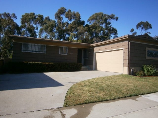 Primary Photo - 3 Bedrooms/2 Bathrooms Single Story Home i...