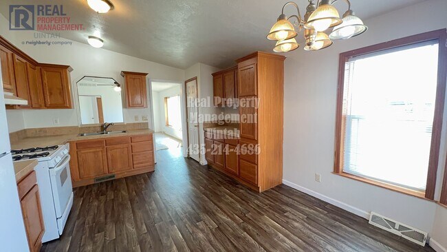Building Photo - 3 Bedroom 2-bathroom home