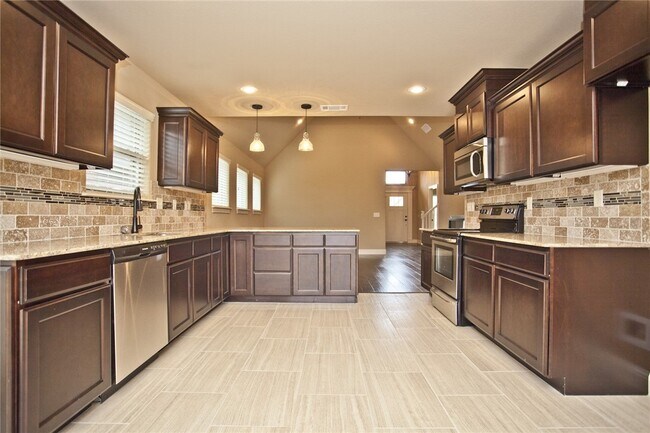 Building Photo - 3210 SW Stonepoint Ave