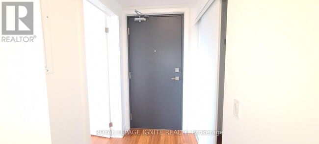 Building Photo - 1 Wellington St