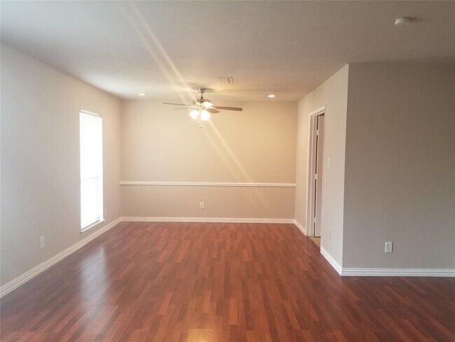 Building Photo - 3622 Chamberland Dr