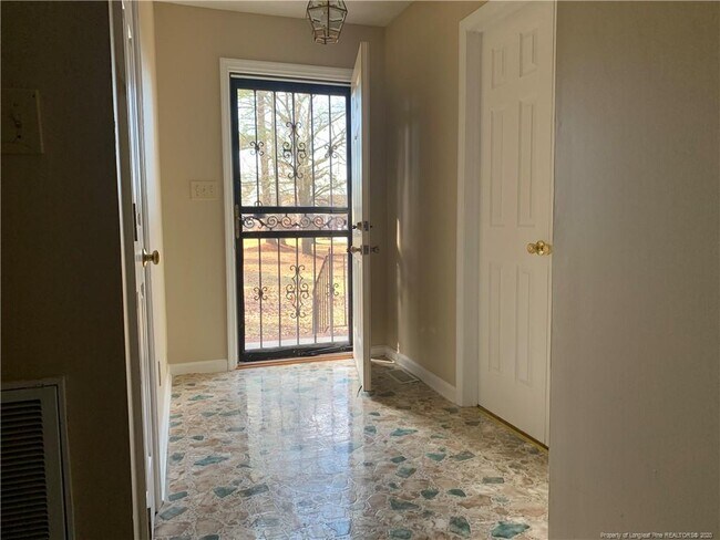 Foto del edificio - 2857 Cedar Creek Rd