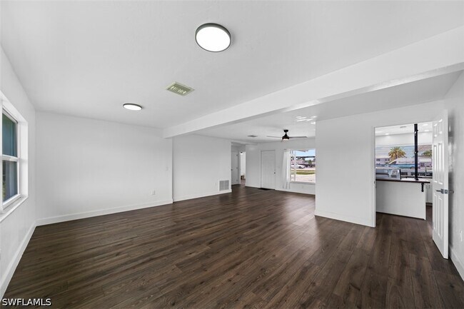 Foto del edificio - 5460 Bayshore Rd