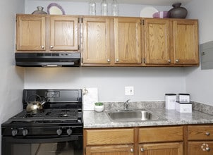 2BR, 1BA - 801 SF - Oakridge Manor Apartments