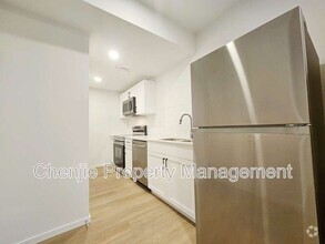 Building Photo - 3731-3214 214 St NW