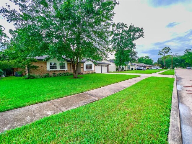 Foto del edificio - 5923 Dawnridge Dr
