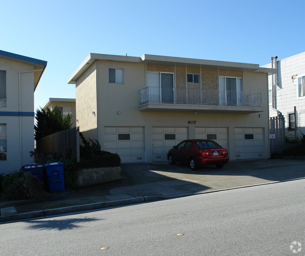Primary Photo - 607 Commercial Ave