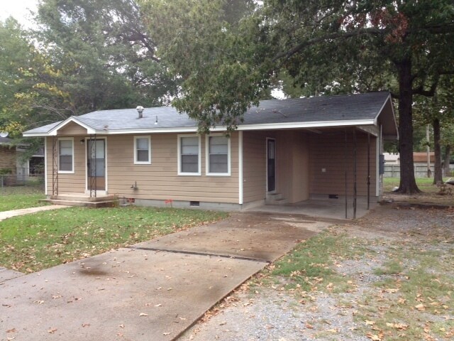 Foto del edificio - 5715 Sulphur Springs Rd