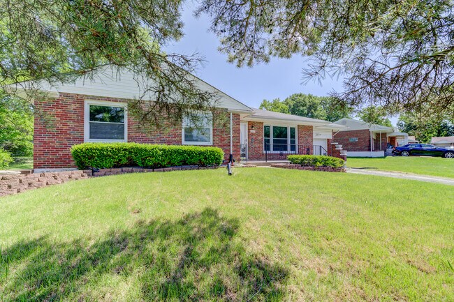 Building Photo - 1209 Hamlet Ct
