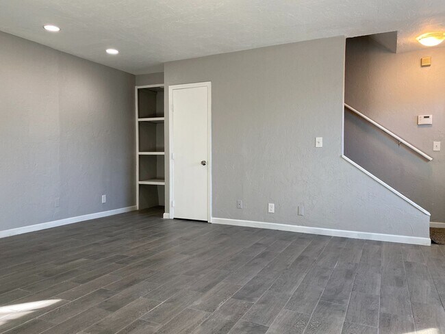 Foto del edificio - 2 Bedroom Duplex near lake Overholser