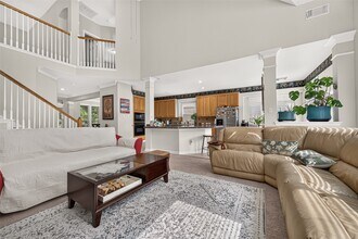 Building Photo - 214 Kentwood Ridge Ct