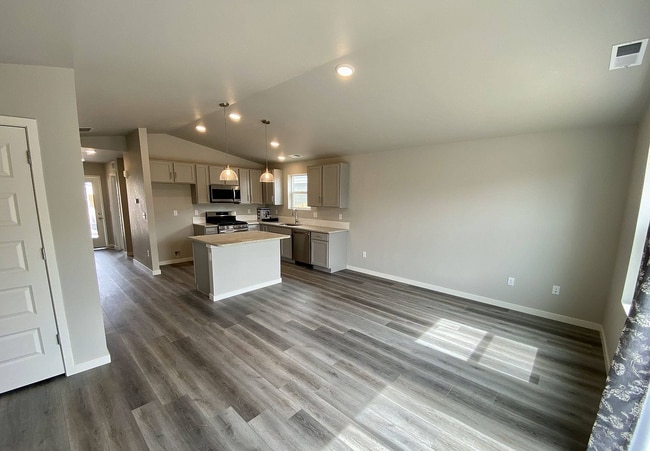 Building Photo - 508 Bobcat Ct