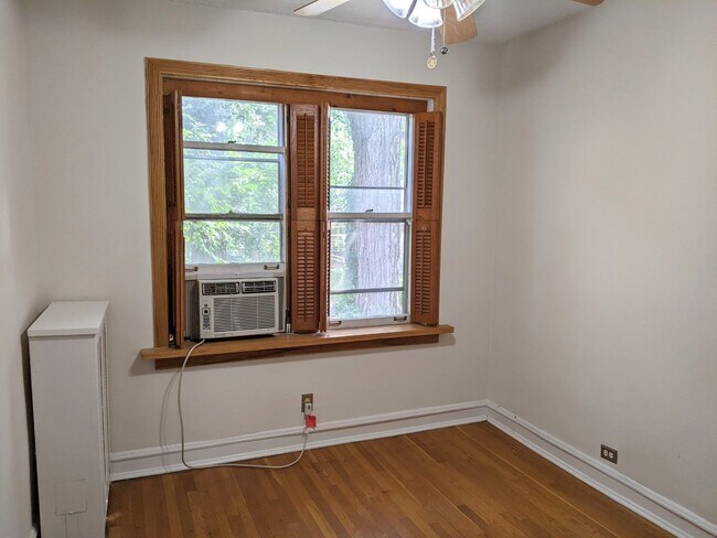 Building Photo - 1222 Central St