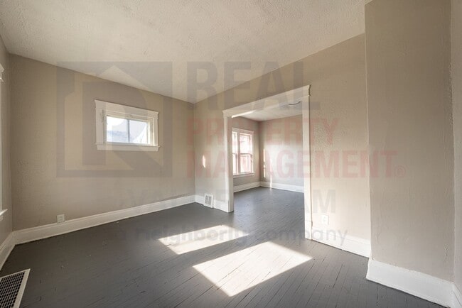 Building Photo - 987 Evangeline Rd