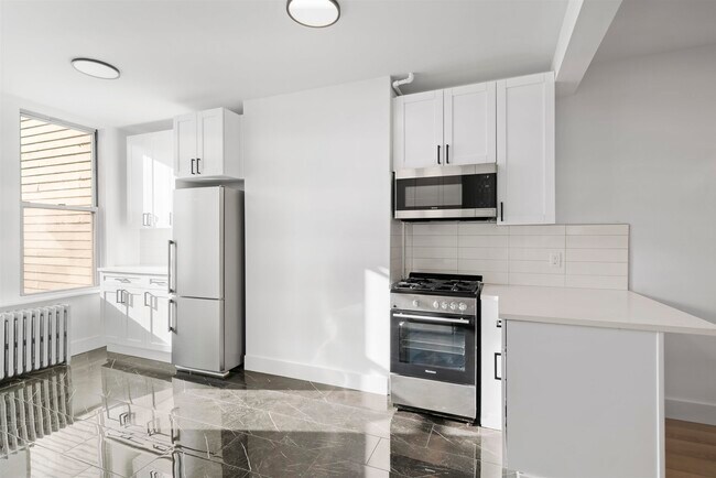 Foto del edificio - 216 Madison St