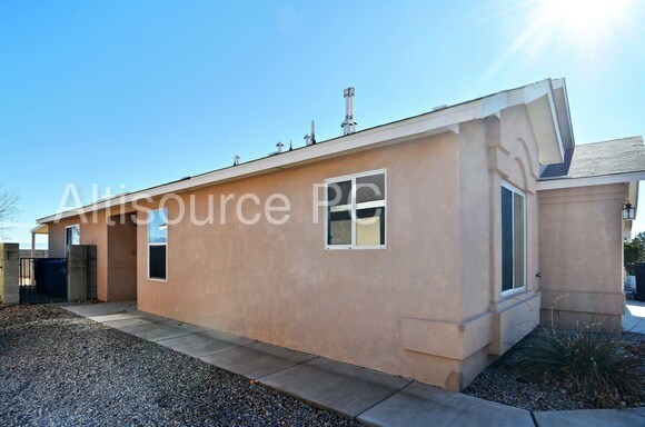 Foto del edificio - 2204 Desert Breeze Dr SW