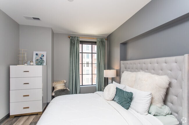 1BR, 1BA - 694 SF - LC RiverSouth