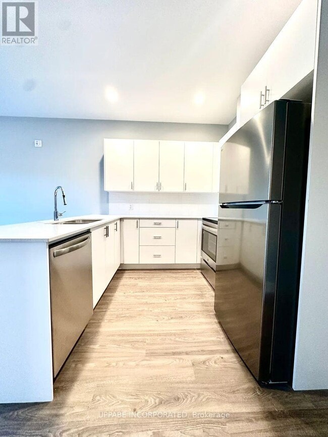 Building Photo - 2380 Cléroux Crescent