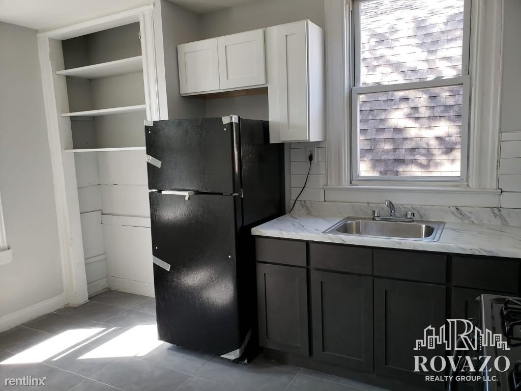 4 br, 1 bath - 827 S 14th St # 3 - 4 br, 1 bath  - 827 S 14th St # 3
