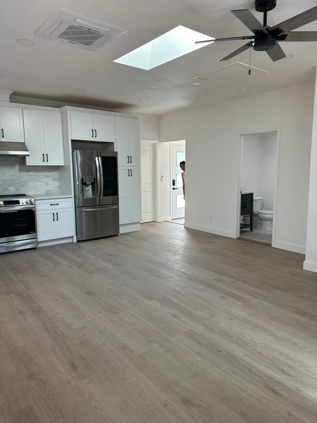 Building Photo - 641 Toyon Ave