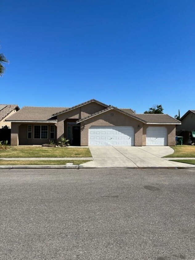 Primary Photo - 4 BR 2 Bath Riverdale Home AVAILABLE NOW!