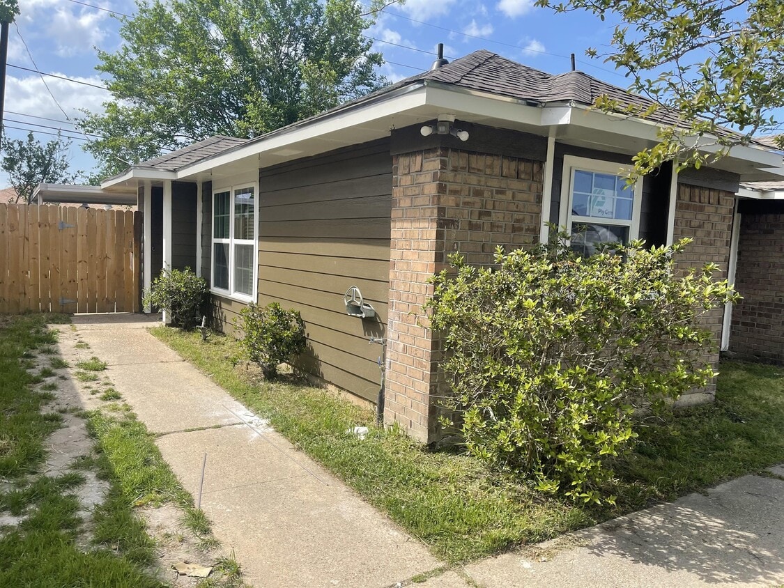 2549 Virginian Colony Ave, LaPlace, LA 70068 House for Rent in