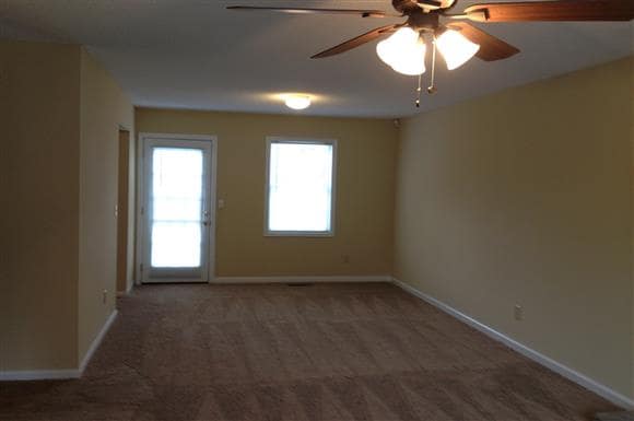 Building Photo - 236 Hampton Dr
