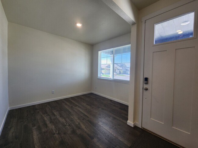 Foto del edificio - Stunning New Build In Wide Open Bennett!