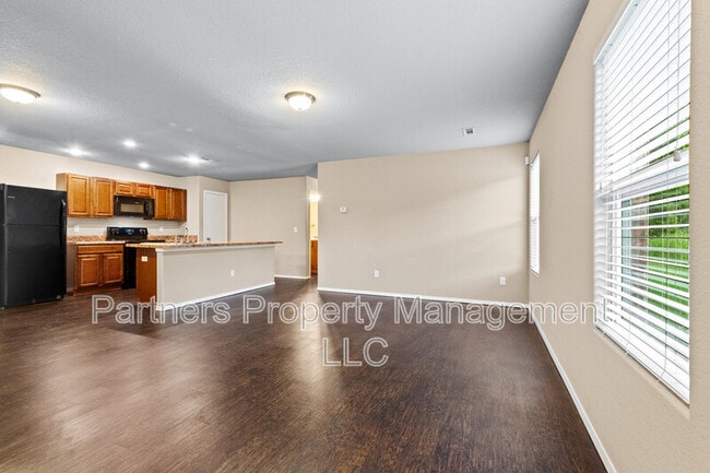 Building Photo - 218-220 W Marietta Way
