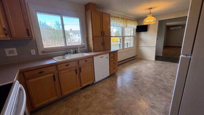 Building Photo - 2 Lawndale St