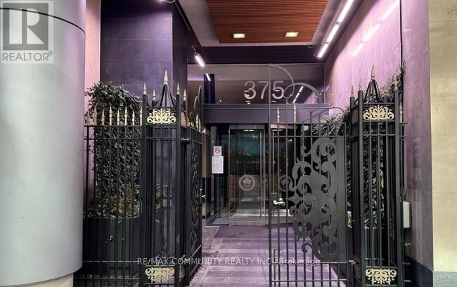 Photo du bâtiment - 375 King St W