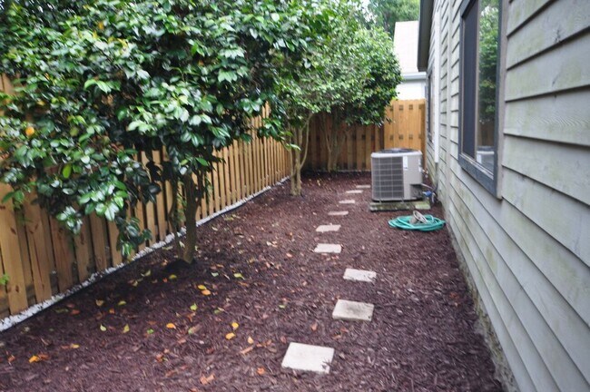 Now Here S An Idea I Can Use My Pickets Are Too Far Apart And I Was Considering Stapling Netting To The Back To Prevent Dja Easy Fence Diy Fence Fence Design