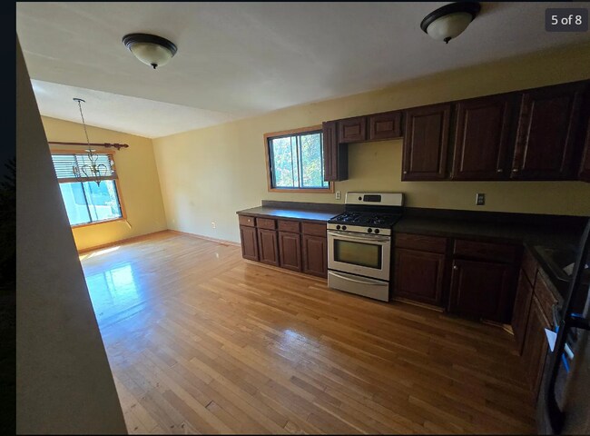 Building Photo - 2234 Oregon Ct