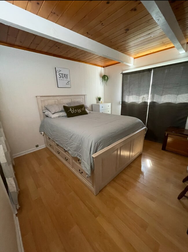 Building Photo - 20586 Kings Ct