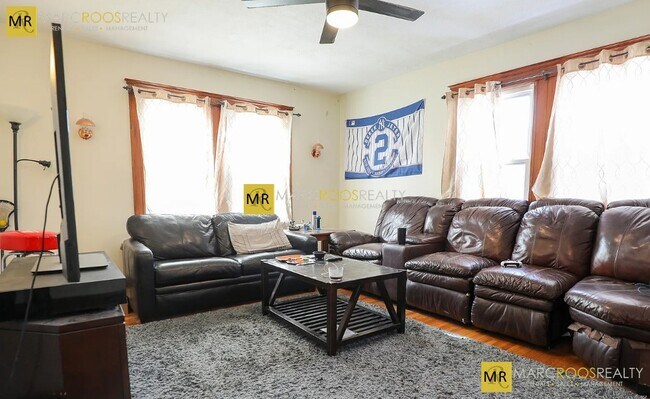 Building Photo - 6 Oliva Rd